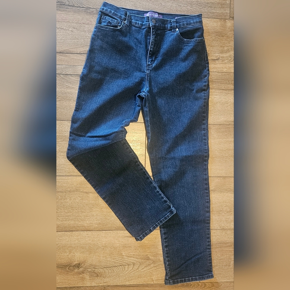 Barely Worn- GLORIA VANDERBILT- Amanda Straight Leg Jeans- Size 12